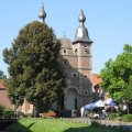 Schlosskapelle+im+Baumschatten